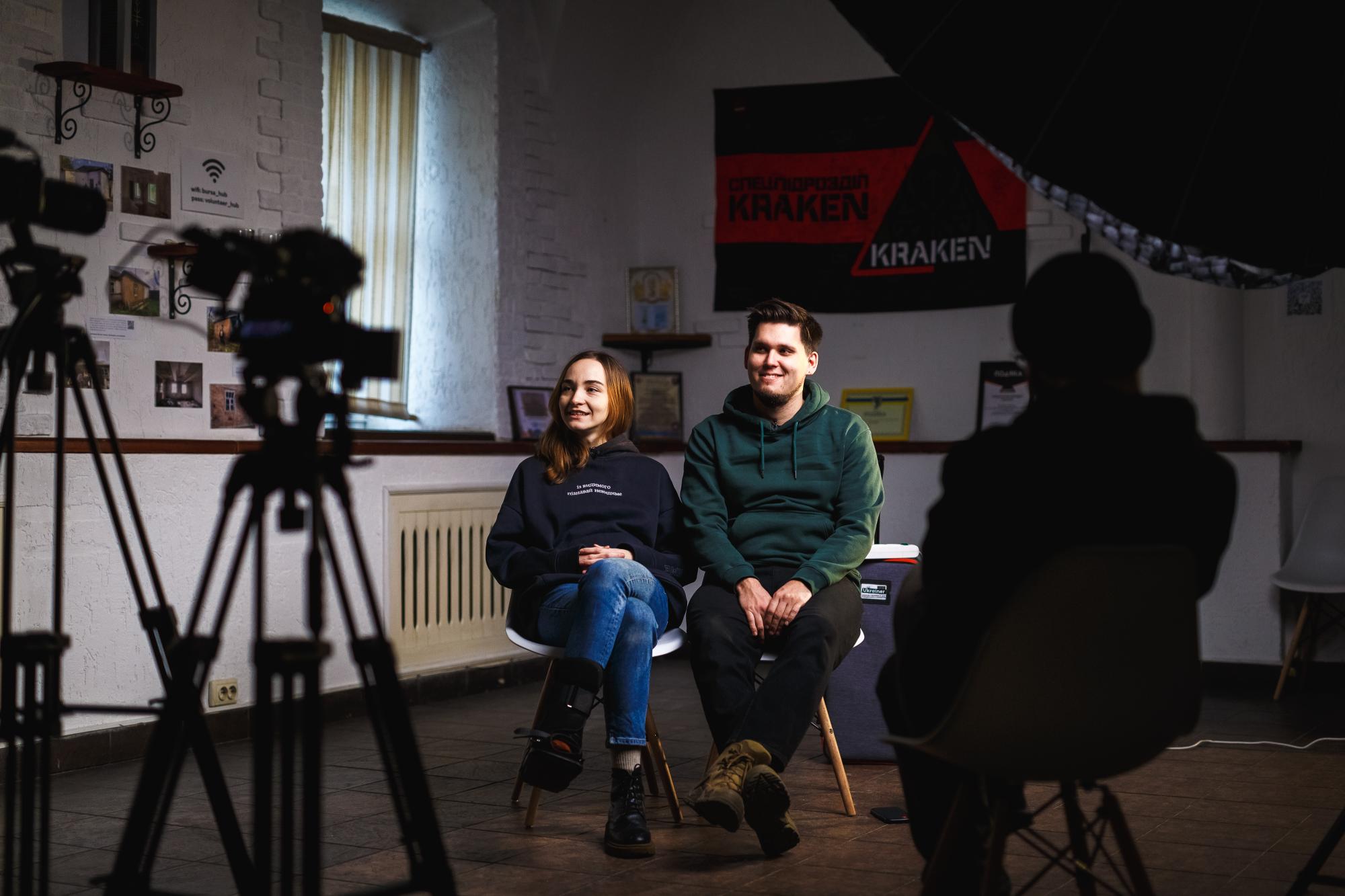 "Україна – це свобода". Чому українці повертаються з-за кордону, щоб волонтерити